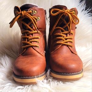 Youth faux fur lined boots US 6